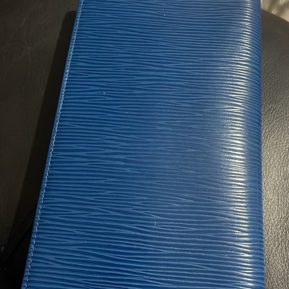 Louis Vuitton Blue Epi Leather Cover - Picture 8 of 8